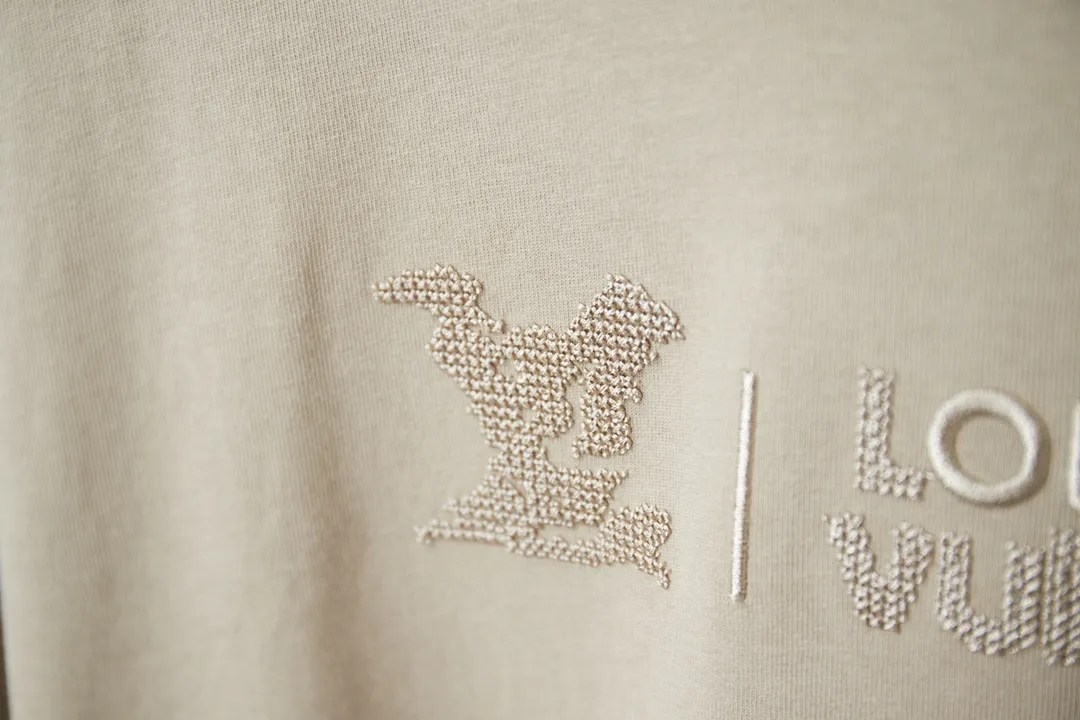 🅿️200 1V 25SS early spring new style short sleeves with embroidered letters, light luxury, a must-have item for daily commuting for men and women, correct version, welcome to compare, detailed features · 320 grams of 100% pure cotton double yarn jersey fabric · Special thickened 32 pieces of double yarn 1X1 thread in the same vat · Imported Tajima machine hollow embroidered letter logo. Ready-made garments are washed to make the embroidery softer · Double-needle sewing and cross-seam technology · Original main mark, washed tag, brand moisture-proof paper packaging Color: black/white/khaki Size: S/M/L/XL